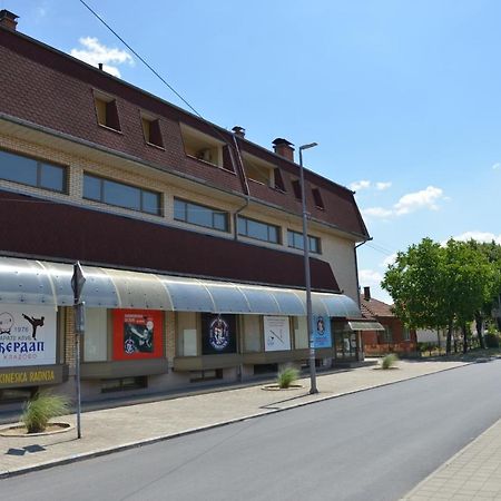 Apartmani Tomic Kladovo Exteriér fotografie